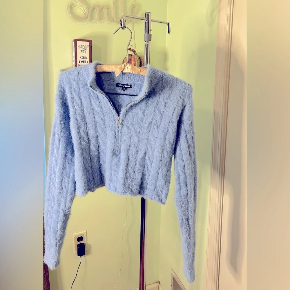 Crop front zipper sweater - Picture 2 of 6